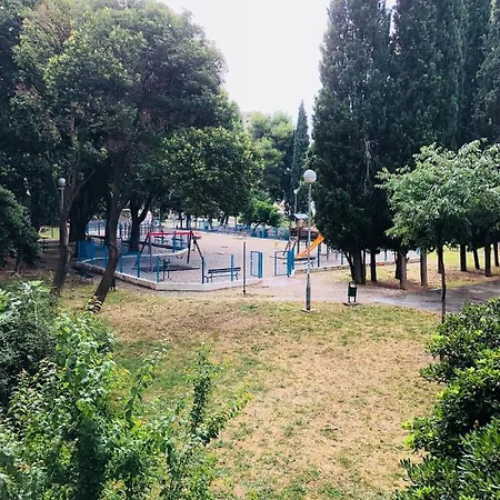 Right Place****cozy And Completely New